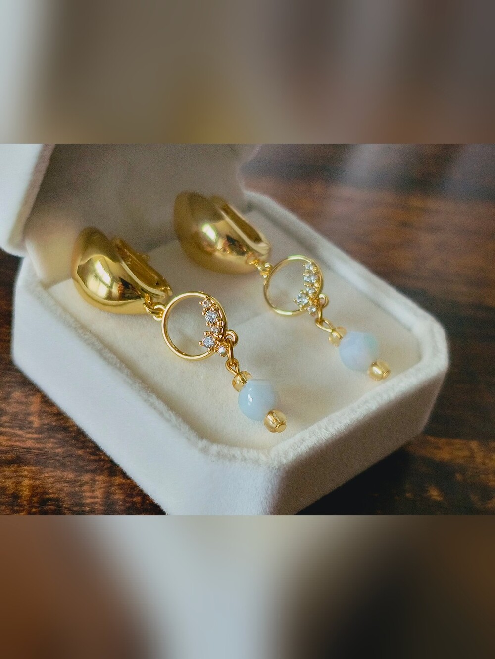 NWT White Roses & Sherry 18k Gold Plated Blue Stone Earrings
